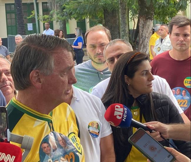 O ex-presidente Jair Bolsonaro (PL), em entrevista de cerca de uma hora a jornalistas, após votar no Rio