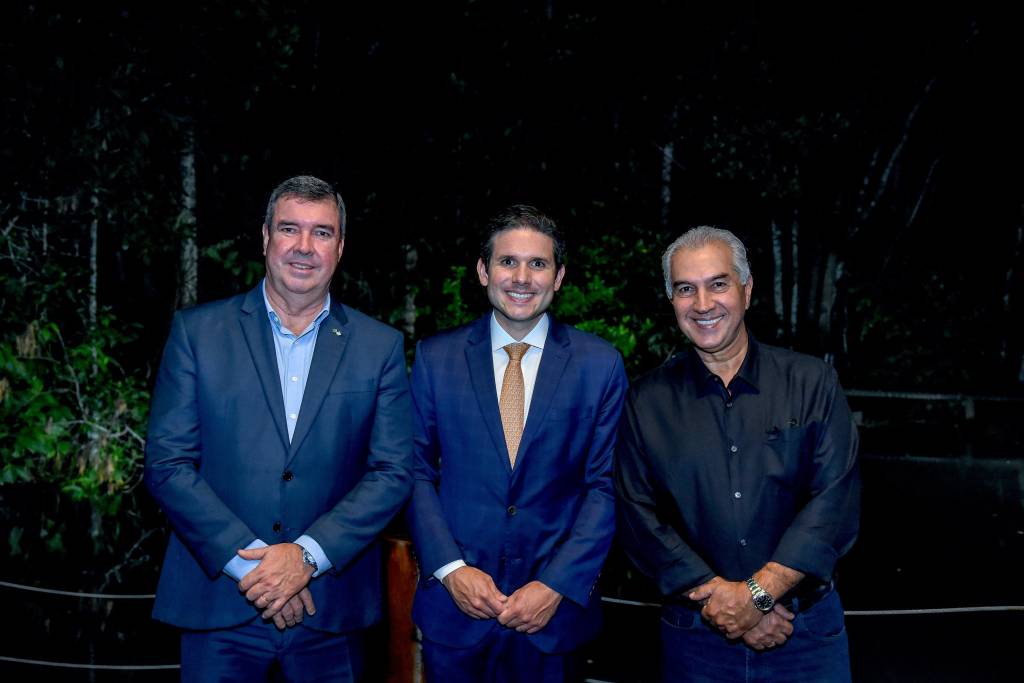 Governador e bancada federal de MS recebem Hugo Motta em jantar
