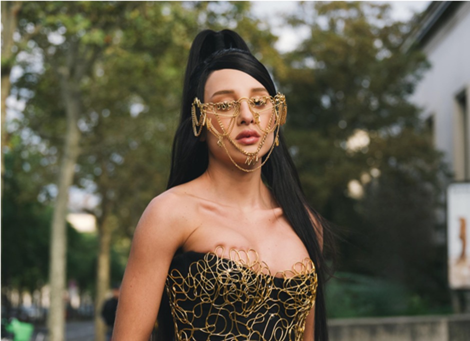 Malu Borges desbanca atrizes e aponta nova era de musas na Sapucaí