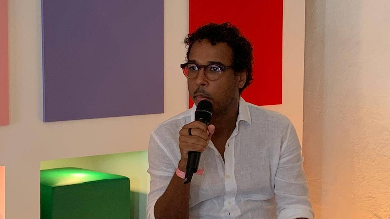 Luís Lomenha, roteirista da série da Netflix sobre a chacina da Candelária durante a Flip