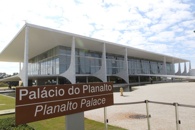 Depois de ministra do TSE, deputada também denuncia racismo no Planalto