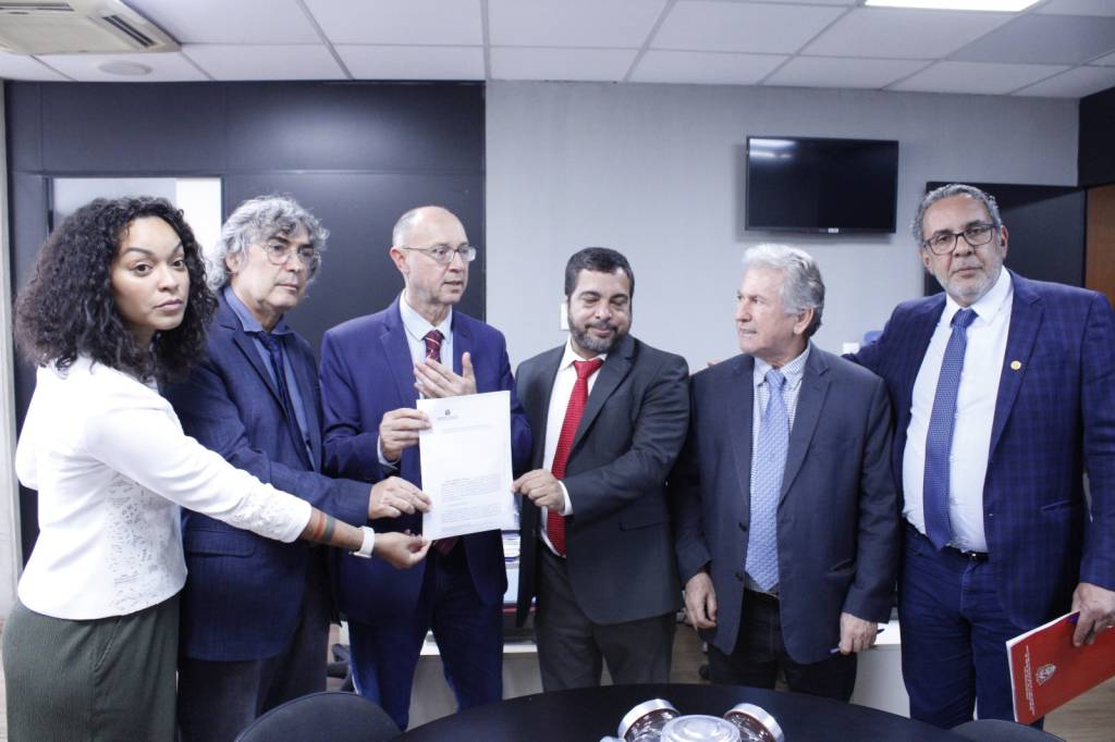 Oposição na Alesp entra com pedido de impeachment de Tarcísio