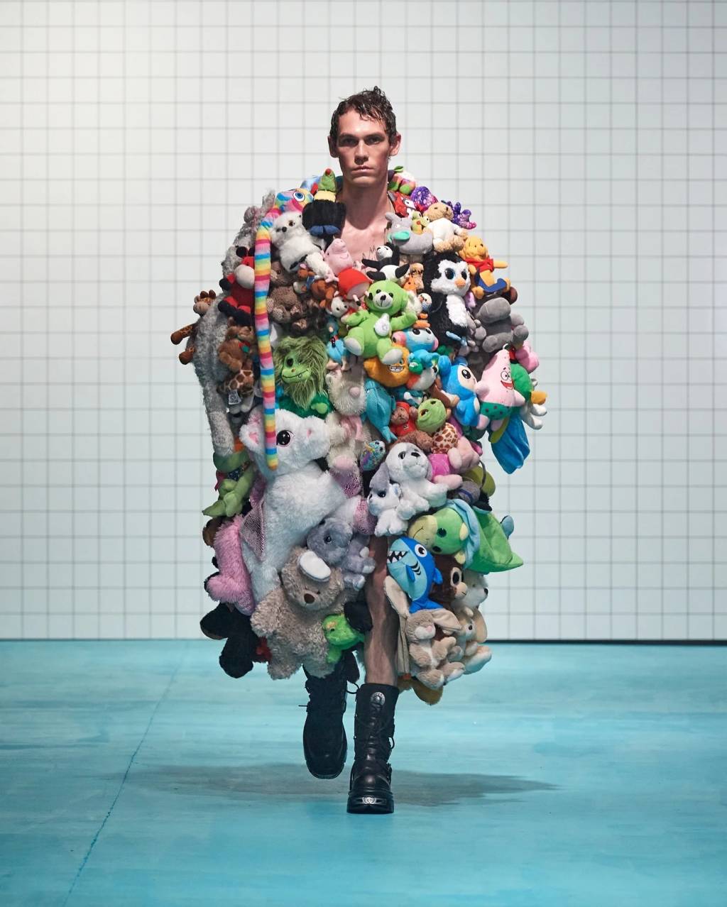 casaco-division-copenhagen-fashion-week-top-pelucia-tendencia-20240812092647_a249c8 Casaco de pelúcia da (Di)vision: divertido