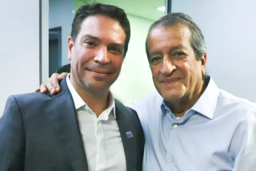O deputado federal Alexandre Ramagem (PL-RJ) e o presidente nacional do PL, Valdemar Costa Neto