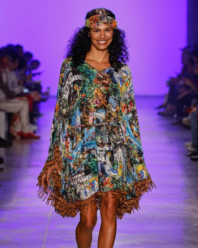 The ParadiseSPFW N58 Foto: Ze Takahashi / @agfotosite Estampas em camisas e conjuntos mesclaram diferentes personagens da Disney