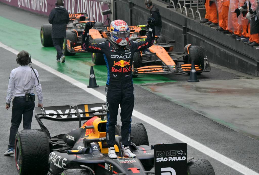 Verstappen escala o pelotão e vence o GP de São Paulo de Fórmula 1