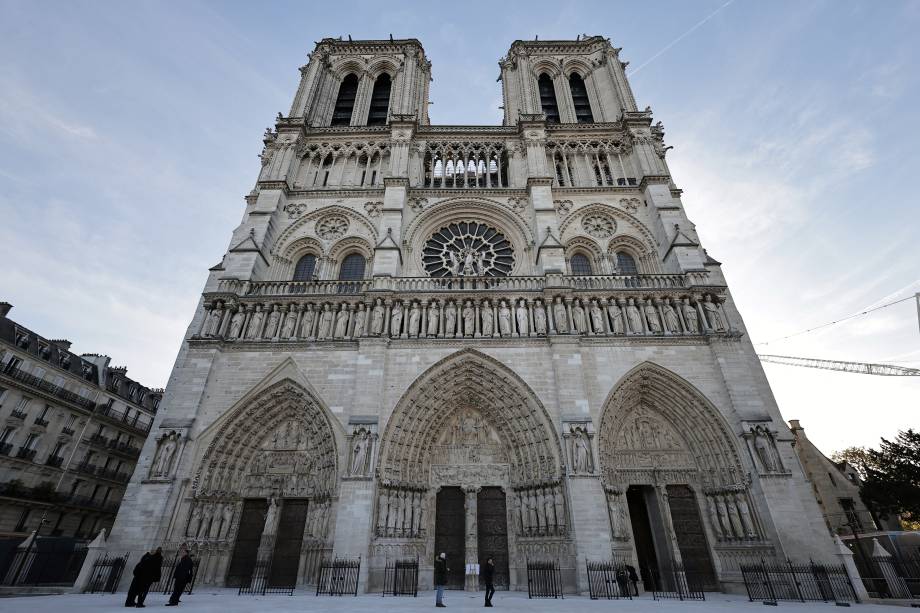 Fachada reformada da catedral de Notre-Dame de Paris. 29/11/2024