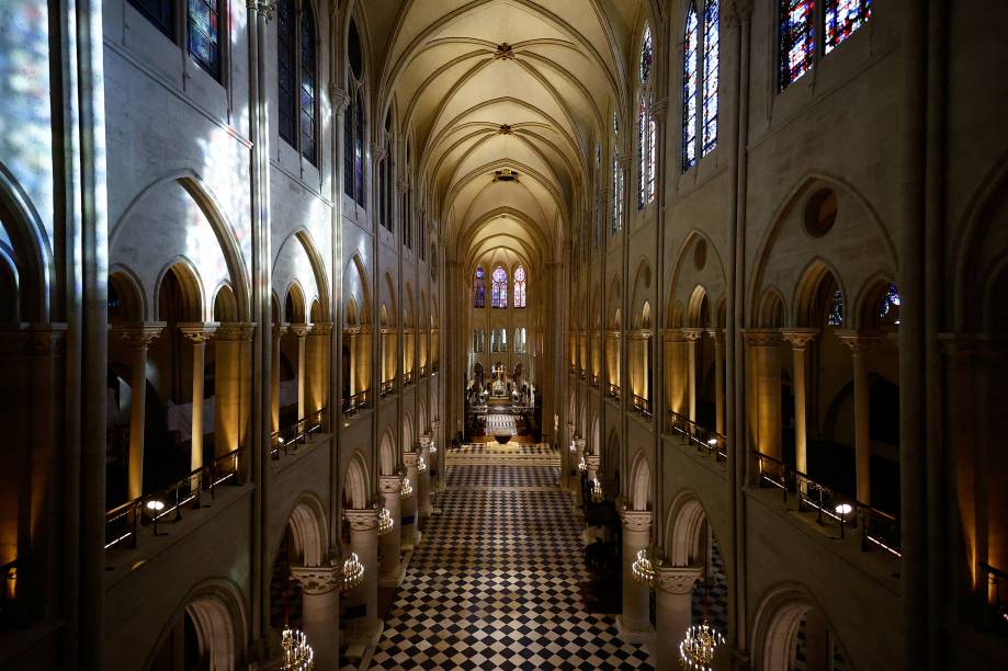 Interior da catedral de Notre-Dame de Paris reformado após incêndio em 2019. 29/11/2024