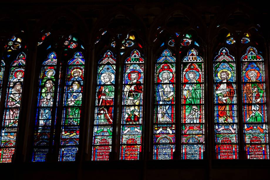 Vitral restaurado no interior da catedral de Notre-Dame de Paris. 29/11/2024