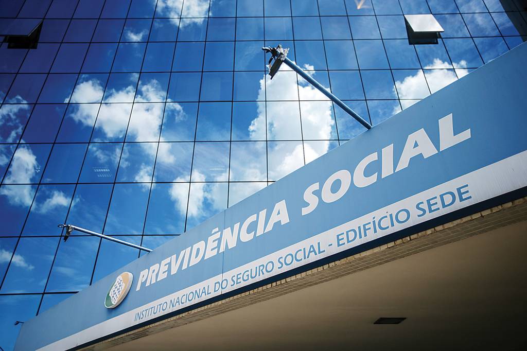 24532162-high.jpeg PRESSÃO - Previdência: nova regra de reajuste pouparia cerca de 1,1 trilhão de reais
