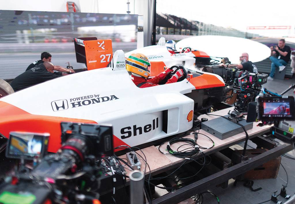 3—SERIE—SENNA-bastidores-set-d TECNOLOGIA - No set: simulador e telões deixam cenas mais imersivas