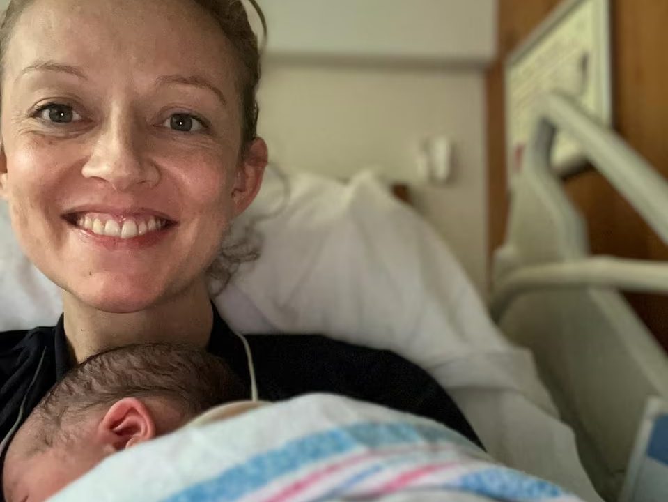 Líder de partido da oposição na Irlanda dá à luz no dia das eleições