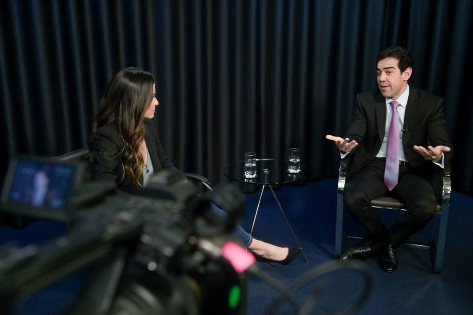 A jornalista Marcela Rahal e o presidente do TCU, Bruno Dantas