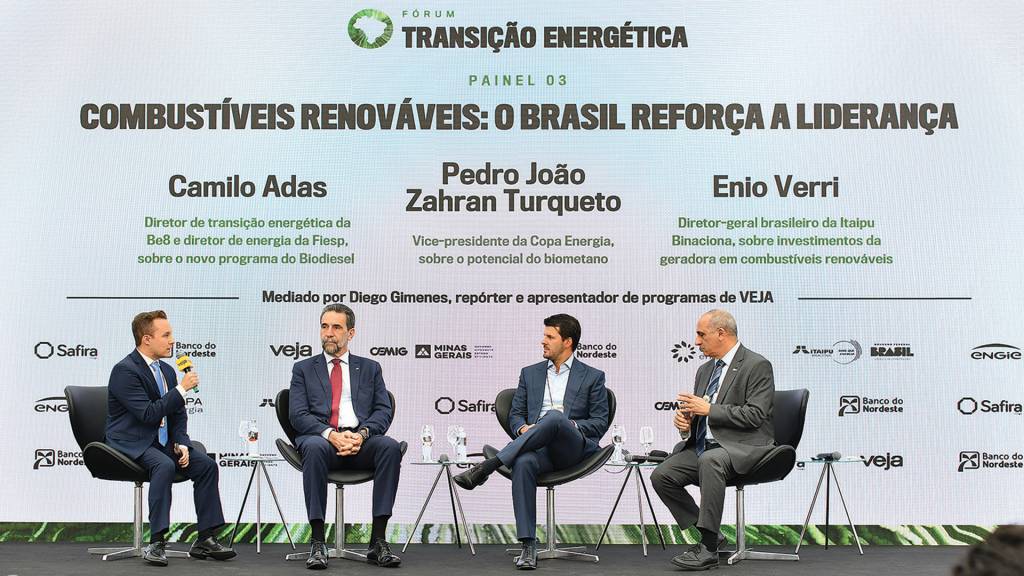 FLA_2126 RENOVÁVEIS - Debate entre (a partir da dir.): Adas, da Be8 e Fiesp; Turqueto, da Copa Energia; e Verri, da Itaipu Binacional. Mediação: Diego Gimenes, de VEJA