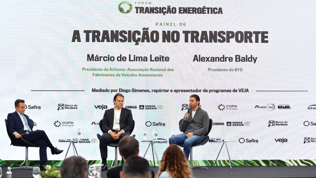 FLA_2753 VEíCULOS MENOS POLUENTES - Debate entre (a partir da dir.) Alexandre Baldy, da BYD, e Márcio Leite, da Anfavea. Mediação: Diego Gimenes, de VEJA