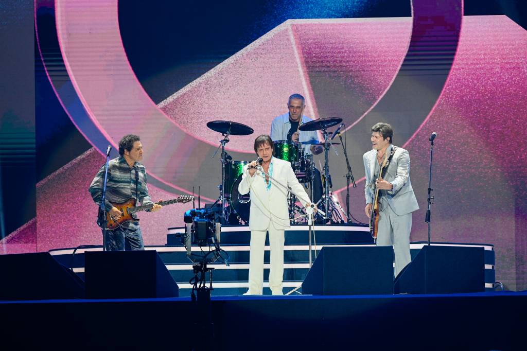 Equipe de Roberto Carlos se manifesta sobre caos em gravação da TV Globo