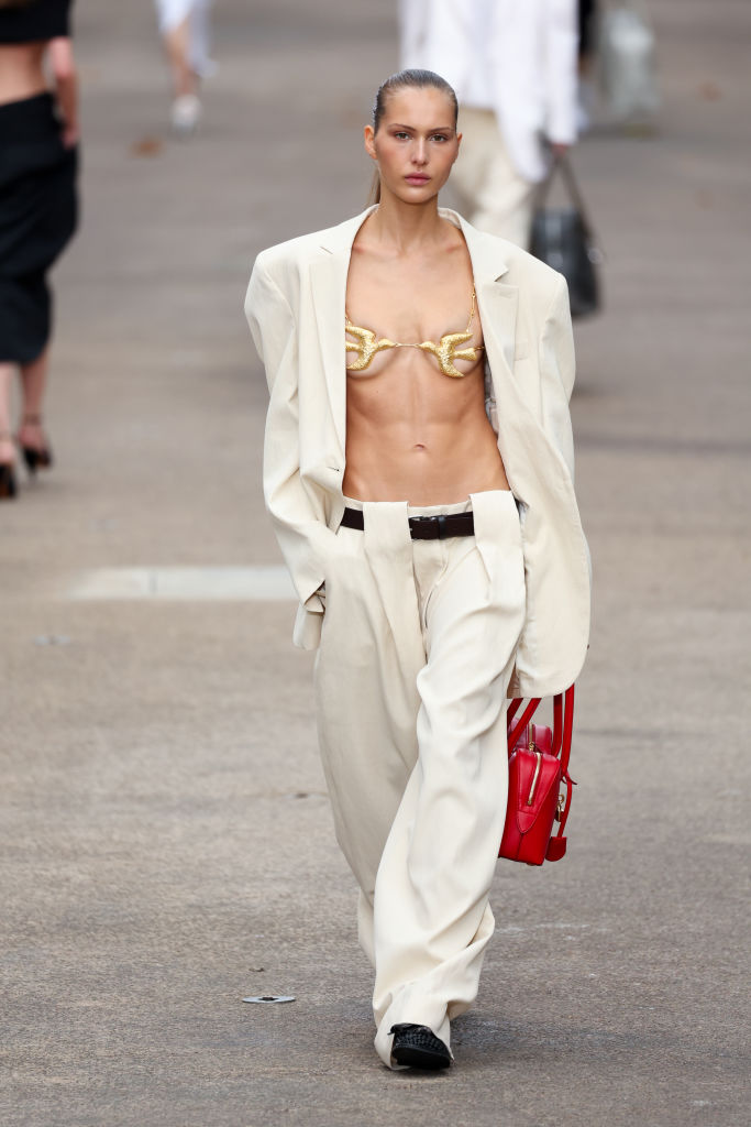 Stella McCartney: Runway – Paris Fashion Week – Womenswear Spring-Summer 2025 Stella McCartney primavera/verão 2025