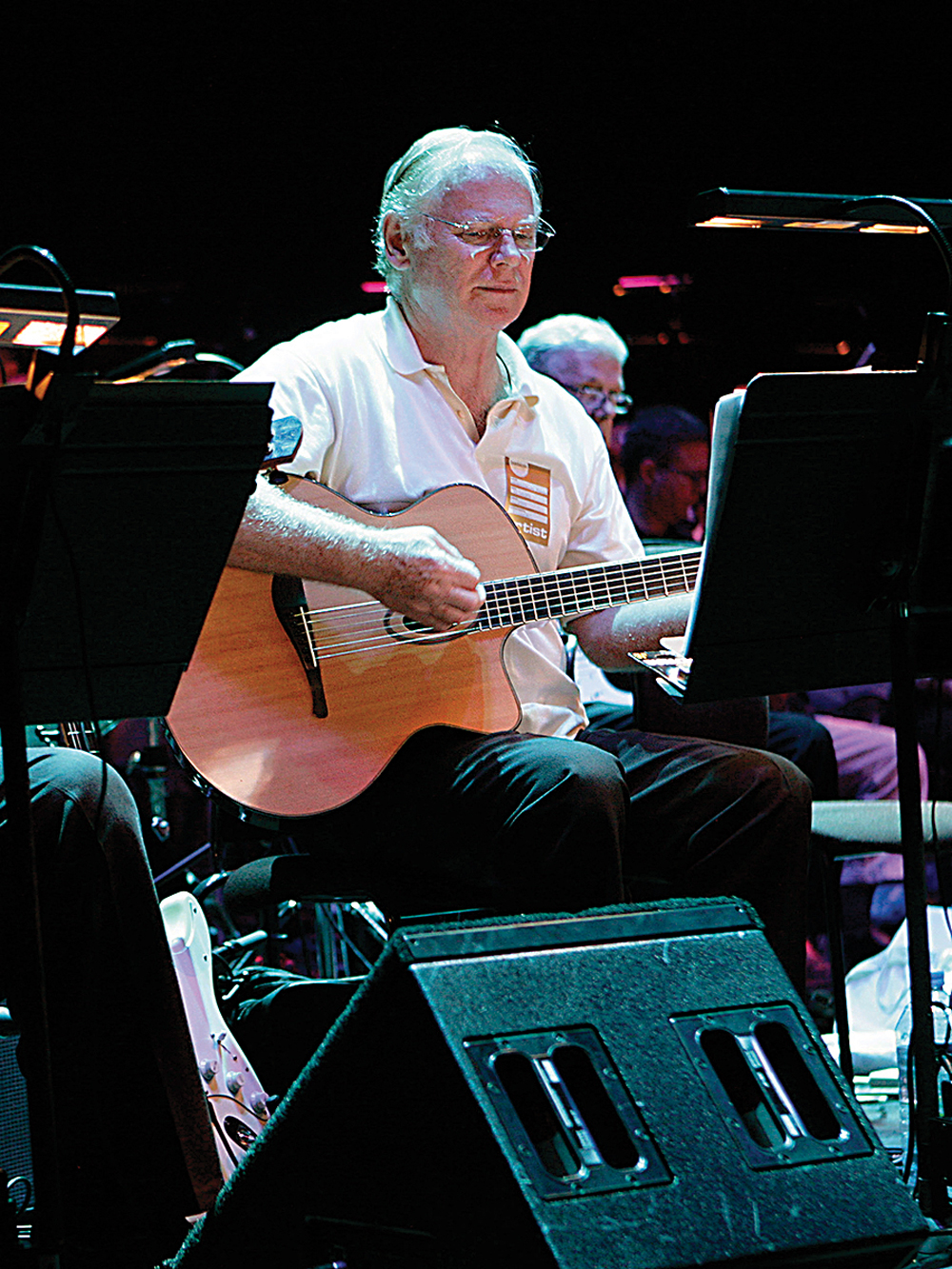 GettyImages-85222354 SOM DE CINEMA - Vic Flick: a guitarra marcante das cenas iniciais da franquia de filmes de James Bond