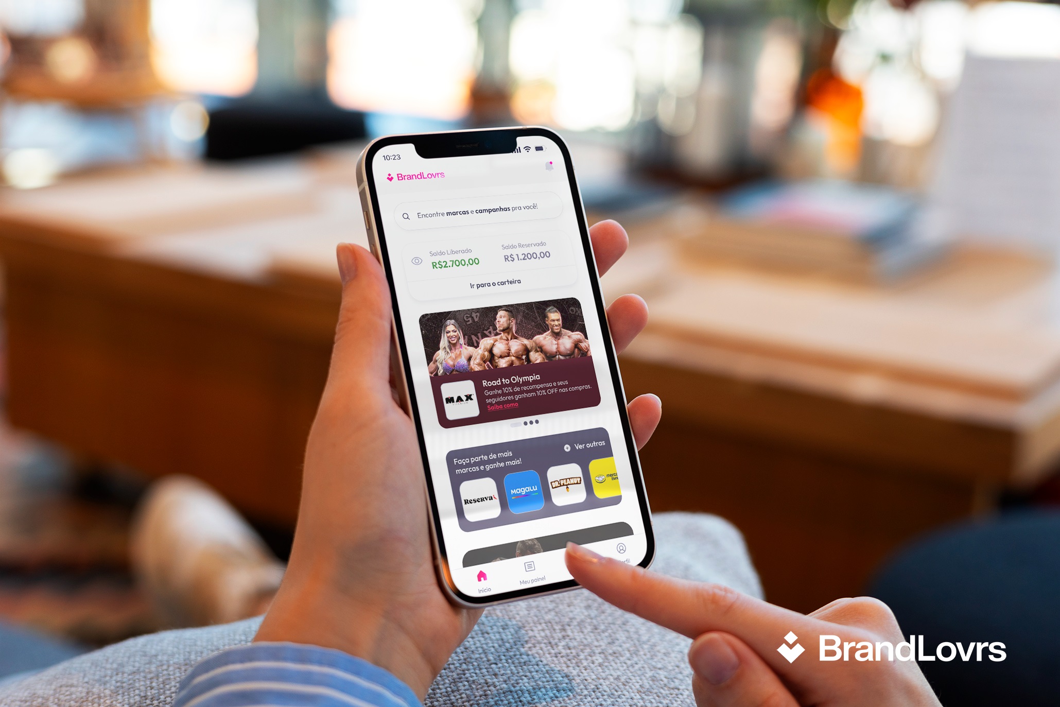 BrandLovrs: startup fecha contrato por minuto