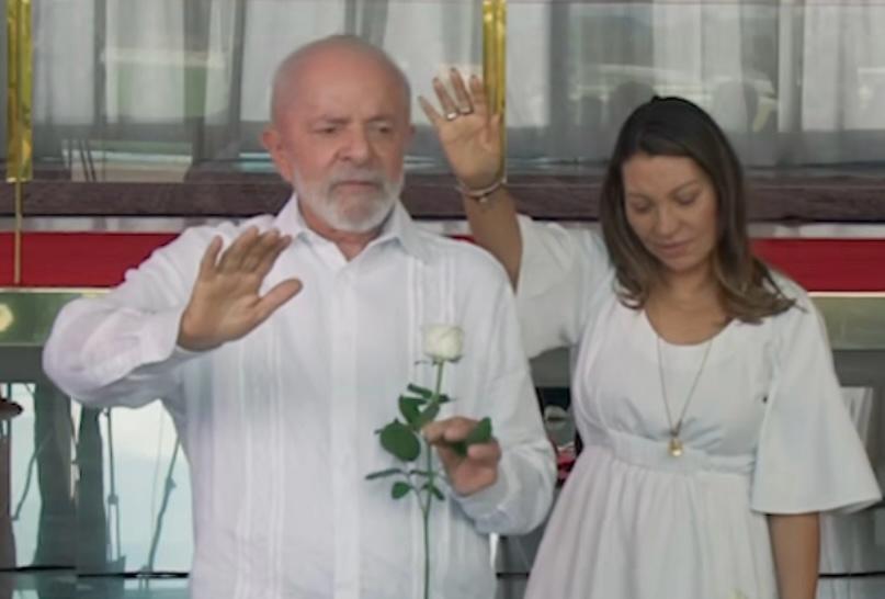 Lula recebe no Alvorada religiosos que o visitaram durante a prisão
