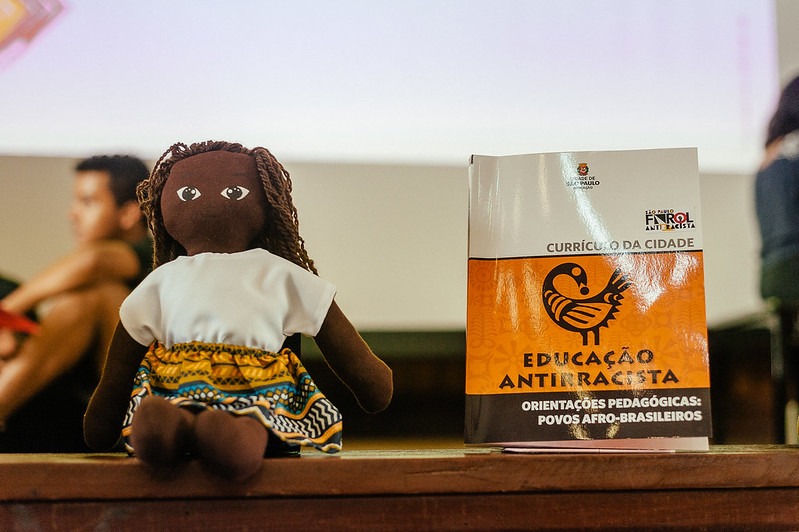 Número de pretos ou pardos no ensino municipal de SP cresceu quase 100%