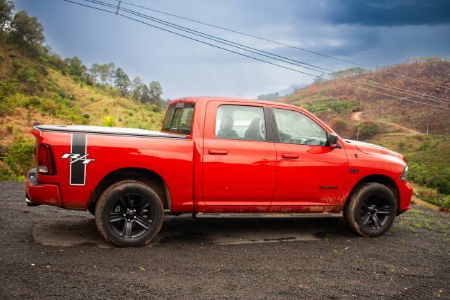Ram Classic R/T Apenas 100 unidades da Ram Classic R/T foram produzidas e o modelo esgotou rapidamente