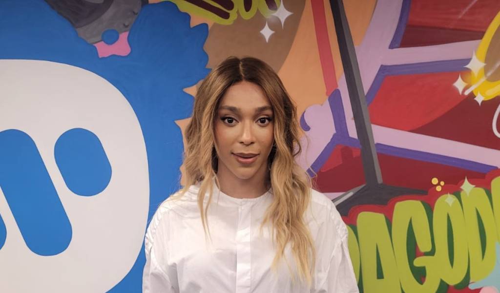 Erika Hilton recebe na Sapucaí o título de Cidadã Honorária do Rio