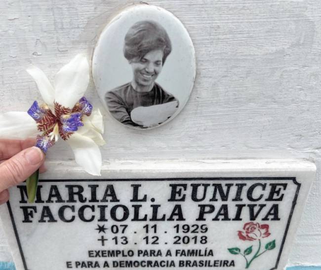 lapide-eunice Lápide de Eunice Paiva