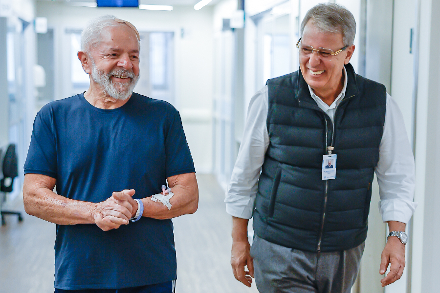 Lula recebe alta após cinco dias de internação