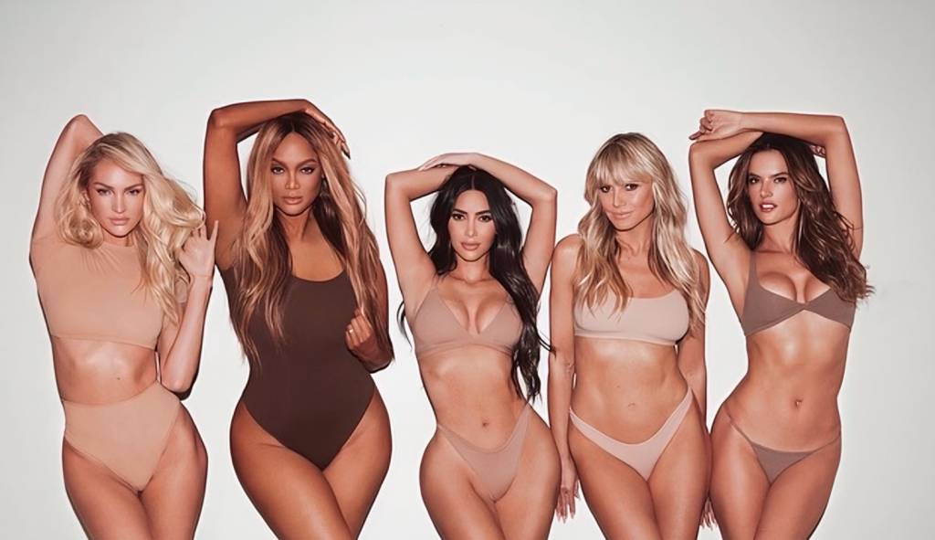 2—Screen-Shot-2022-04-05-at-10.38.09-am-e1649119121648.png A celebridade Kim Kardashian (no centro): com ela, discurso da diversidade soa autêntico