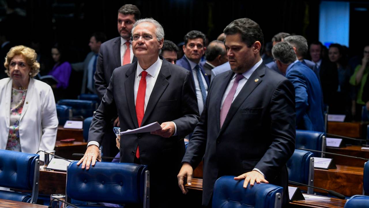 Plenário do Senado Federal durante sessão deliberativa ordinária. Na pauta, Proposta de Emenda à Constituição (PEC) 3/2020, que atribui somente à União a tarefa de legislar sobre defesa cibernética e segurança cibernética, transporte de valores e segurança das instituições financeiras. Participam: senador Renan Calheiros (MDB-AL); senador Davi Alcolumbre (União-AP); senadora Ivete da Silveira (MDB-SC); senador Sergio Moro (União-PR). Foto: Jefferson Rudy/Agência Senado