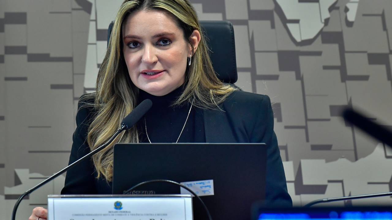 A senadora Augusta Brito, presidente da Comissão Mista de Combate à Violência contra a Mulher