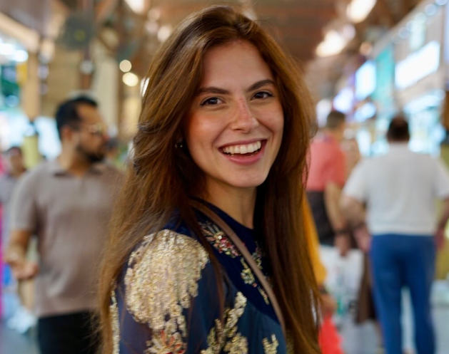 Carolina Canales, de 24 anos, não resistiu à inalação de fumaça durante incêndio em hotel em Bangkok, capital da Tailândia.