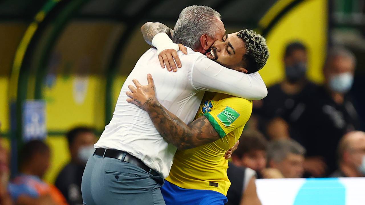 MANAUS, BRAZIL - OCTOBER 14: Gabriel Barbosa of Brazil celebrates with his head coach Tite after scoring the fourth goal of his team during a match between Brazil and Uruguay as part of South American Qualifiers for Qatar 2022 at Arena Amazonia on October 14, 2021 in Manaus, Brazil. (Photo by Buda Mendes/Getty Images)