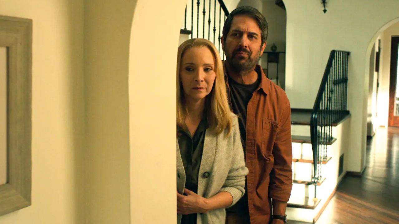 COMÉDIA - Lisa Kudrow e Ray Romano na nova série da Netflix: humor sombrio