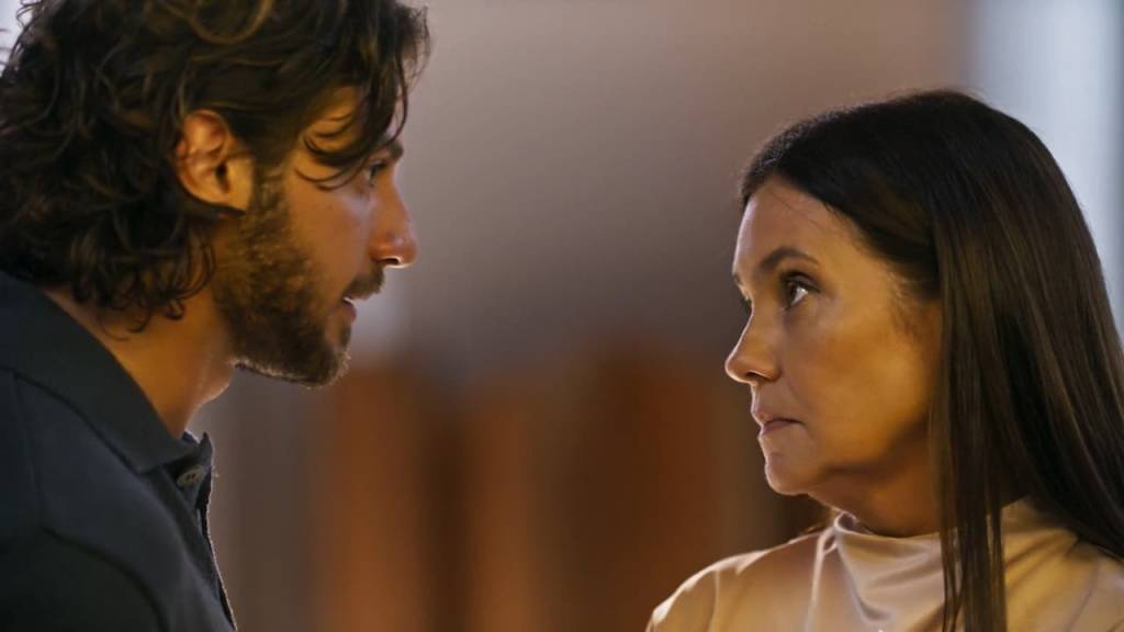 ‘Mania de Você’ faz graça com outras novelas para tentar animar audiência