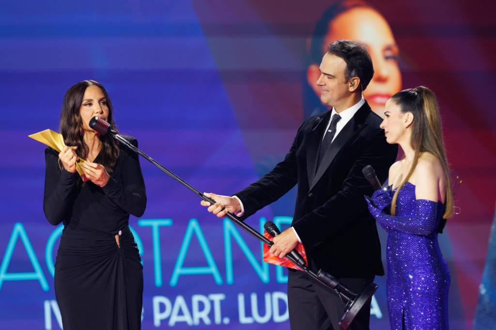 A justificativa de Ivete Sangalo por esquecer de Ludmilla ao vencer prêmio