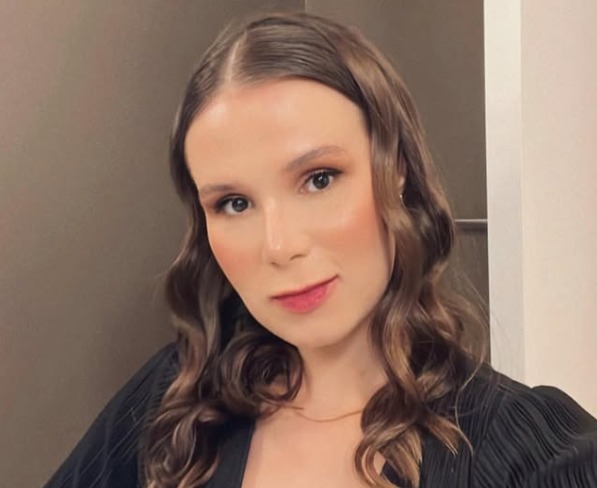 Advogado aponta culpada por polêmica de mulher com criança em avião