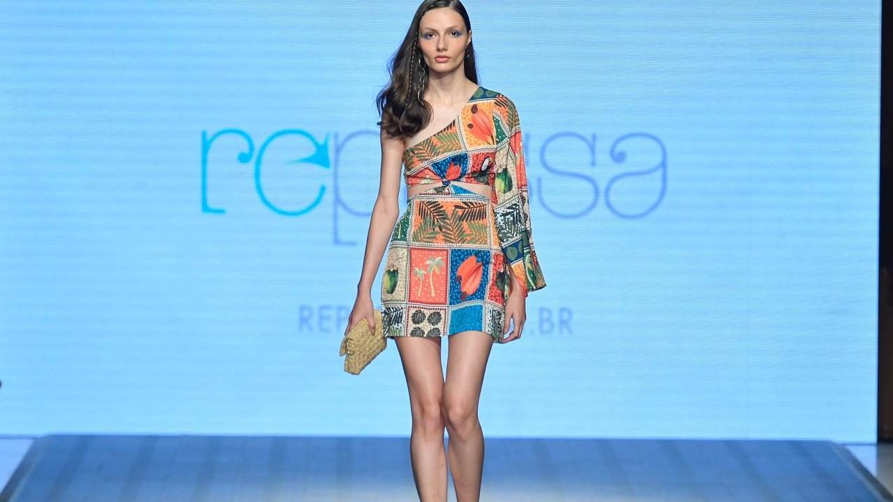 MODA Defile da repassa na 7ª edição do Brasil Eco Fashion Week: curadoria de roupas usadas