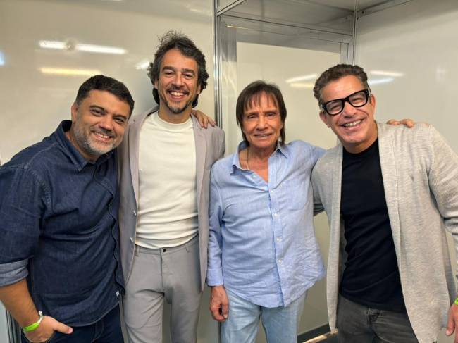 WhatsApp Image 2024-12-19 at 11.17.45 Roberto Carlos com Flávio Pinheiro, Afonso Carvalho e Luiz Calainho, sócios da Musickeria
