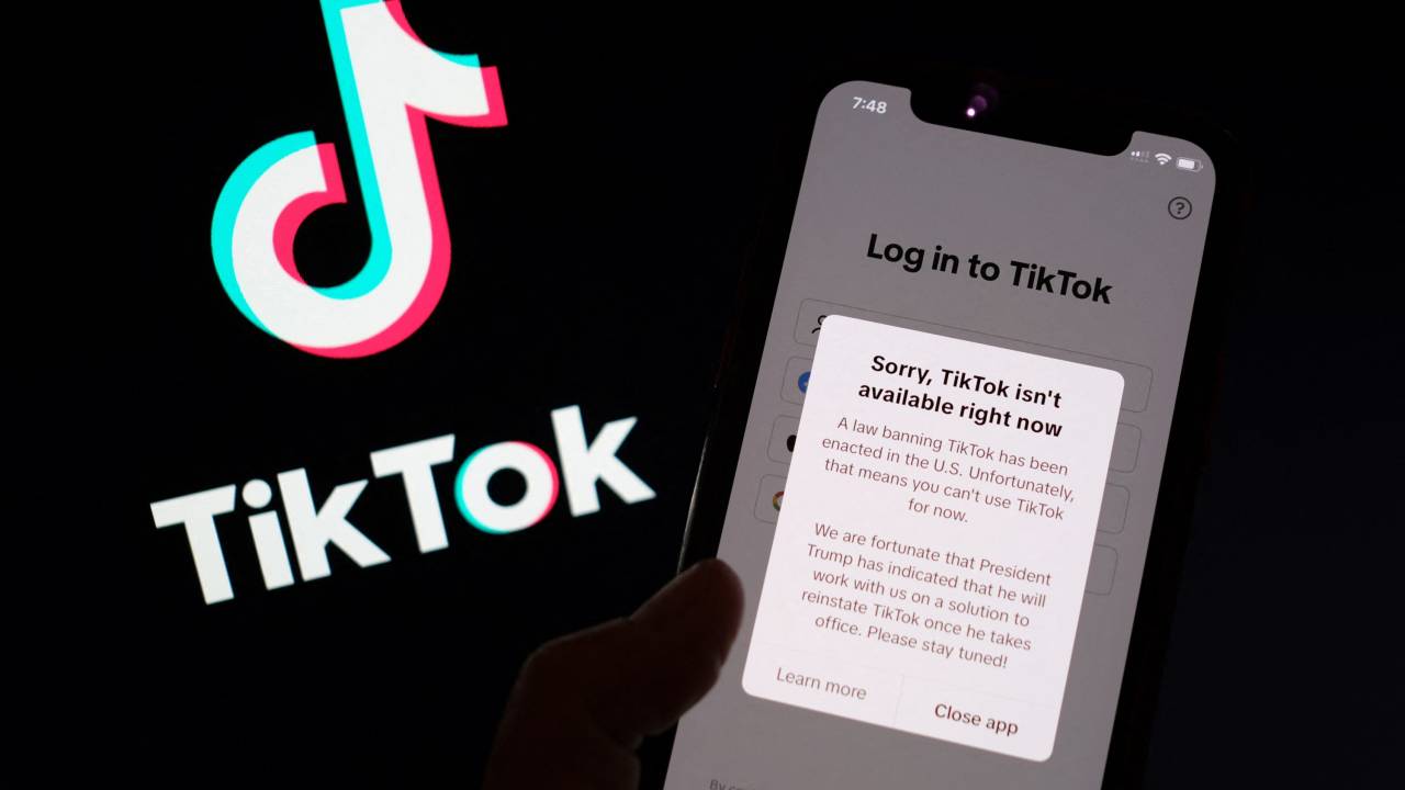 Mensagem do TikTok afirma que o aplicativo está indisponível nos Estados Unidos após decisão do país que baniu a plataforma (18/01/2025)