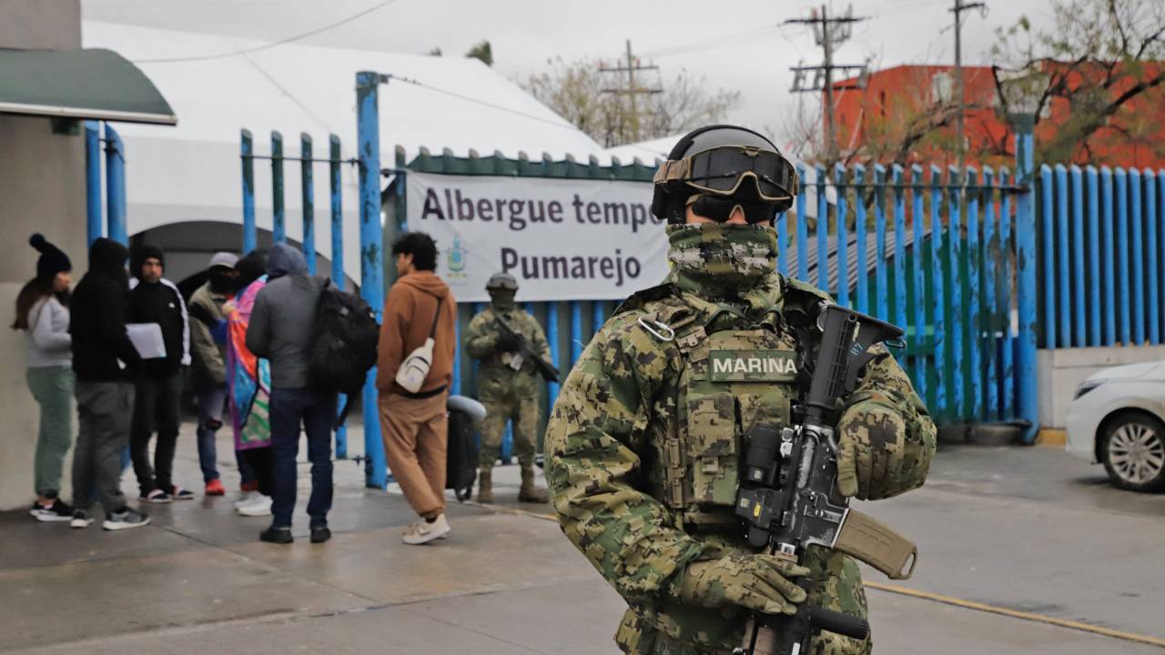 A member of the Mexican Navy stands guard during a visit by Marath Bolaños, Mexicos Secretary of Labor and Social Welfare, at the Pumarejo Temporary Migrant Shelter in Matamoros, Tamaulipas state, Mexico, on January 21, 2025, in preparation to receive migrants after US President Donald Trump announced an all-out war against illegal migration. (Photo by QUETZALLI BLANCO / AFP)