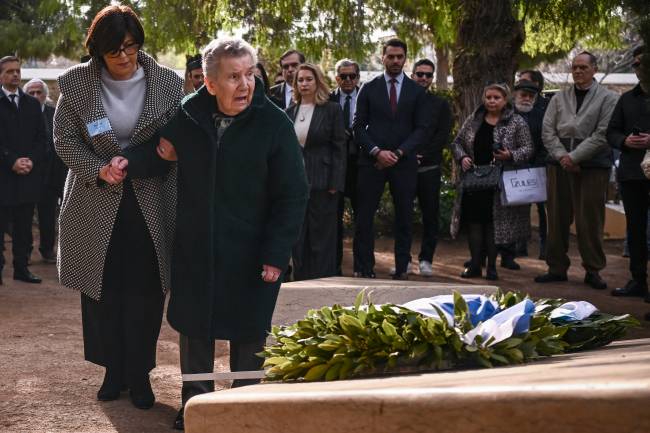 GREECE-HISTORY-POLITICS-WWII-ANNIVERSARY Holocaust survivor Naki Bega, 96-years-old, pays tribute at the memorial to the Jewish Holocaust victims, in Athens on January 27, 2025, as nations mark the 80th anniversary of the liberation of the German Nazi concentration and extermination camp Auschwitz-Birkenau, located in present-day Poland. (Photo by Aris MESSINIS / AFP)