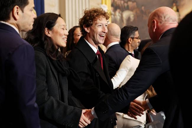 WASHINGTON, DC - JANUARY 20: Meta and Facebook CEO Mark Zuckerberg (C) and his wife Priscilla Chan (L) arrive to the inauguration of U.S. President-elect Donald Trump in the Rotunda of the U.S. Capitol on January 20, 2025 in Washington, DC. Donald Trump takes office for his second term as the 47th president of the United States. Chip Somodevilla/Getty Images/AFP (Photo by CHIP SOMODEVILLA / GETTY IMAGES NORTH AMERICA / Getty Images via AFP)