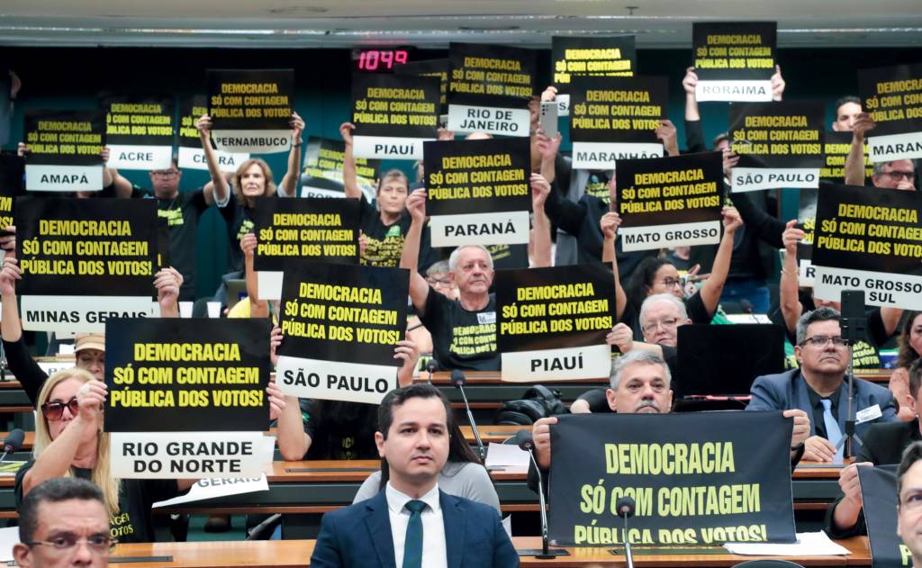 2D (1) img20241128114550921.jpg IDEIA FIXA - Discussão do voto impresso na Câmara: tempo e energia gastos com uma velha obsessão do bolsonarismo