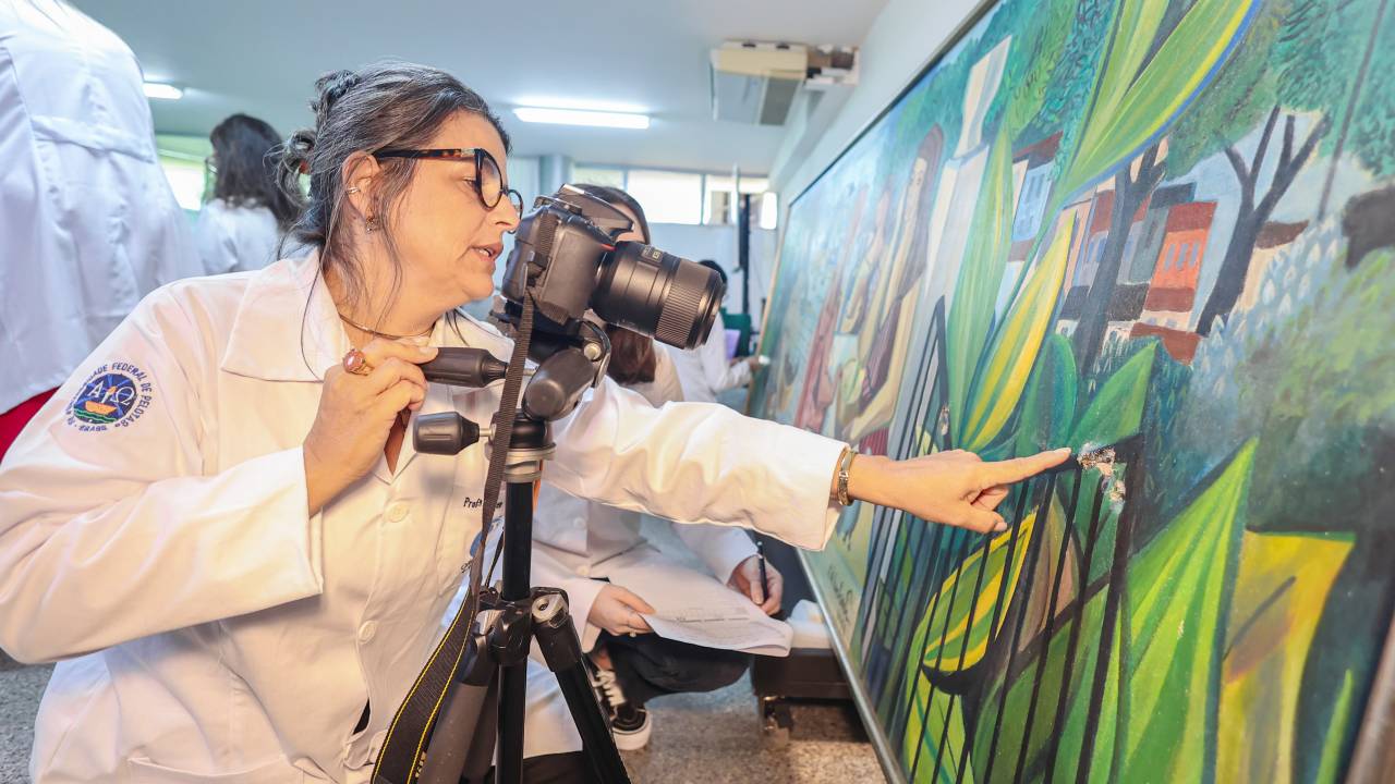 Laboratório montado no Palácio da Alvorada para restaurar obras vandalizadas no Palácio do Planalto no dia 8 de janeiro de 2023