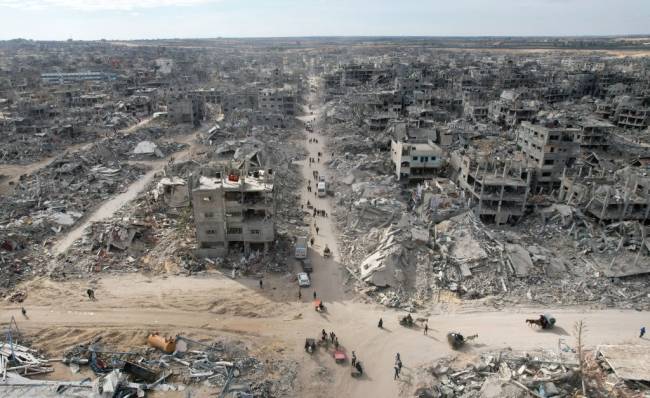 Palestinians returning to Rafah after ceasefire face destruction RAFAH, GAZA - JANUARY 20: An aerial view of Palestinians continuing to return to their homes following the ceasefire agreement between Hamas and Israel as they face massive destruction in Rafah, Gaza on January 20, 2025. (Photo by Ashraf Amra/Anadolu via Getty Images)