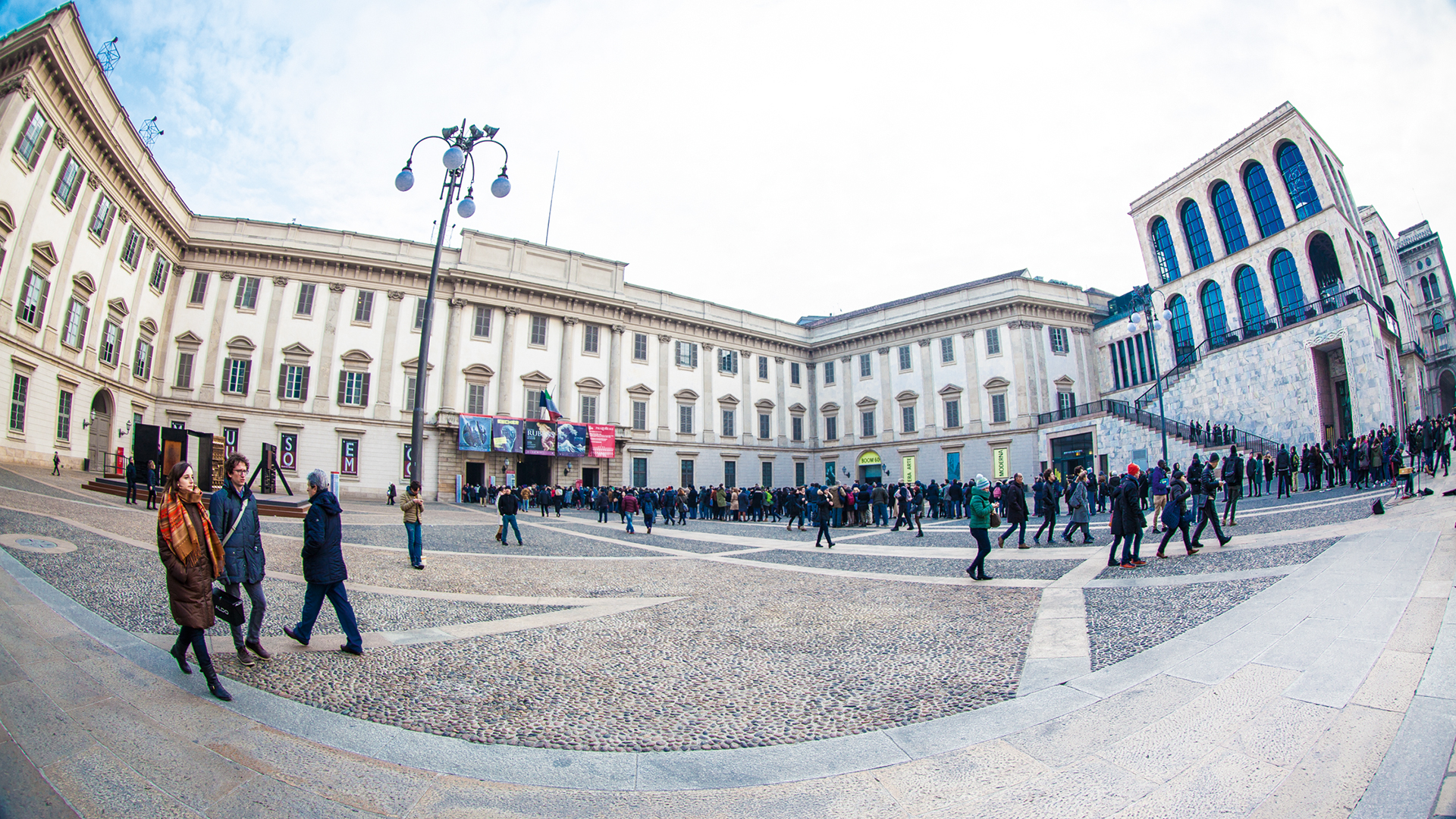 PORTAS ABERTAS - Palazzo Reale: sede da mostra de obras recuperadas dos bandidos