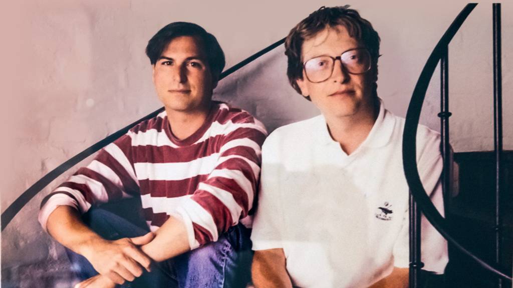 Alamy CRIATIVIDADE - Gates e Jobs (à esq.) no início dos anos 90: parceria e rivalidade numa era que ajudaram a transformar