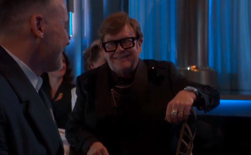 A presença ‘surpresa’ de Elton John no Globo de Ouro